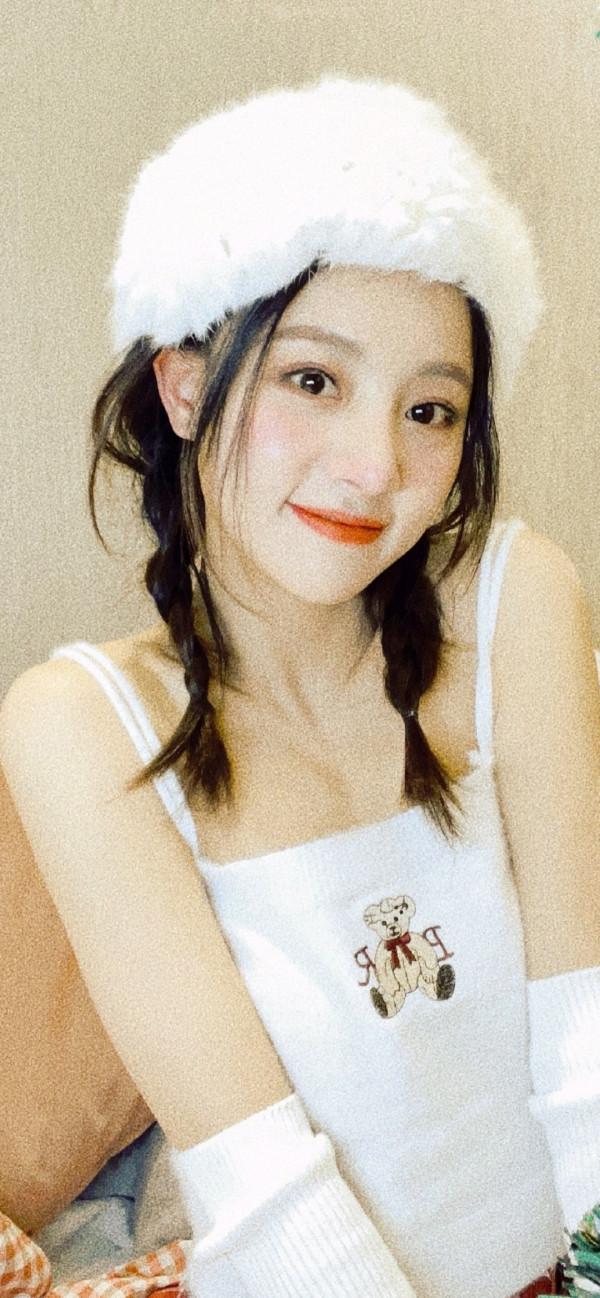 朱麗嵐桌布｜淡雅妝容 青春感十足