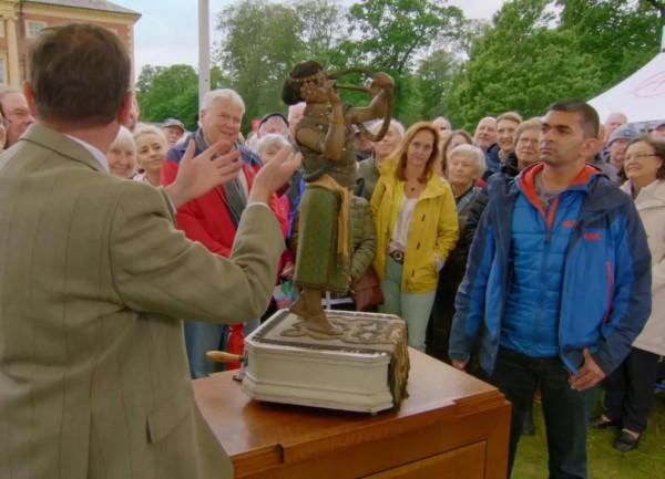 1999年他繼承了父親的一個人偶音樂盒,22年後價格漲到67萬 1999年他繼承了父親的一個人偶音樂盒,22年後價格漲到67萬