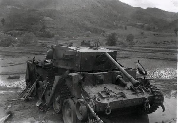 志願軍夜襲敵陣地，一巧妙操作，讓美軍飛機轟炸了一上午美軍步兵