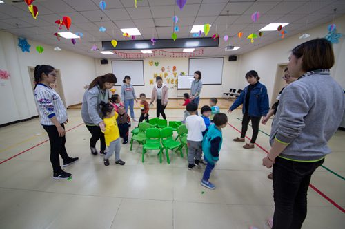 這個階段的兒童,具有相對較穩定的注意力和基本的模仿能力 這個階段的兒童,具有相對較穩定的注意力和基本的模仿能力