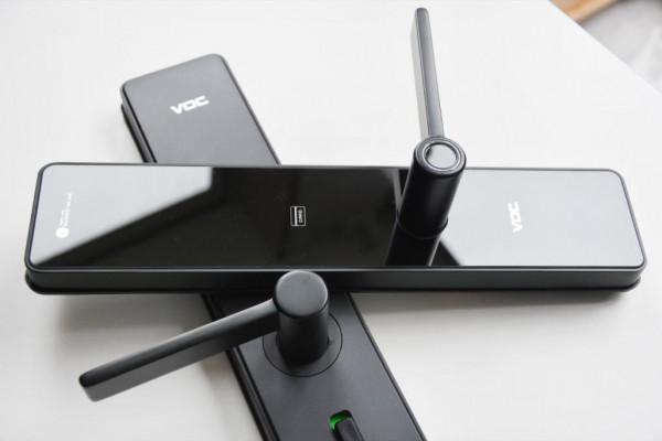 榮耀VOC智慧門鎖X6體驗，手機一碰即開，讓家更舒心