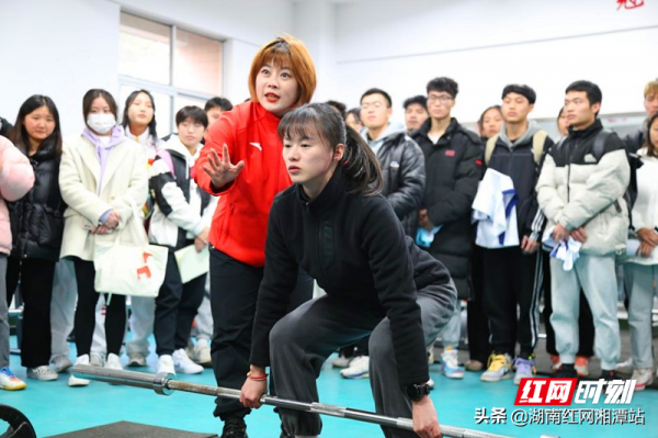 今日校園格外“紅”!體育湘軍宣講團“四進”活動走進湖南科大 今日校園格外“紅”!體育湘軍宣講團“四進”活動走進湖南科大