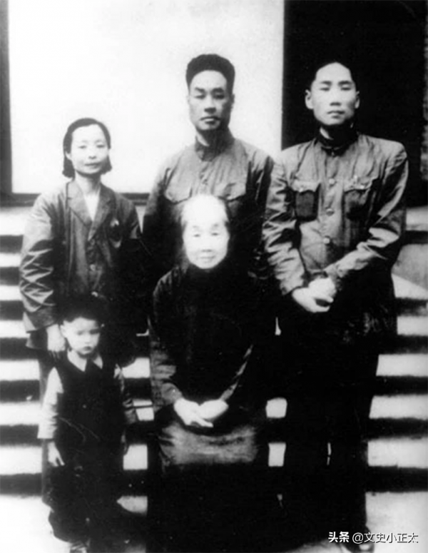 李訥排隊瞻仰毛主席，工作人員一眼認出，李訥：我只是來看看爸爸