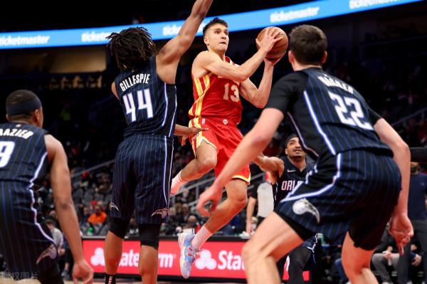 霍華德遭湖人棄用!火箭內訌慘敗雄鹿,經紀人闢謠詹姆斯離隊傳聞 霍華德遭湖人棄用!火箭內訌慘敗雄鹿,經紀人闢謠詹姆斯離隊傳聞