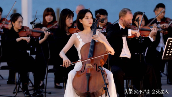 女星中秋晚會造型:關曉彤腰細,景甜貴氣,張小斐大氣,阿嬌胖了 女星中秋晚會造型:關曉彤腰細,景甜貴氣,張小斐大氣,阿嬌胖了