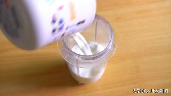 冬天最適合吃薑燉奶,一碗下肚全身都暖和了,滑溜溜,軟嫩嫩 冬天最適合吃薑燉奶,一碗下肚全身都暖和了,滑溜溜,軟嫩嫩