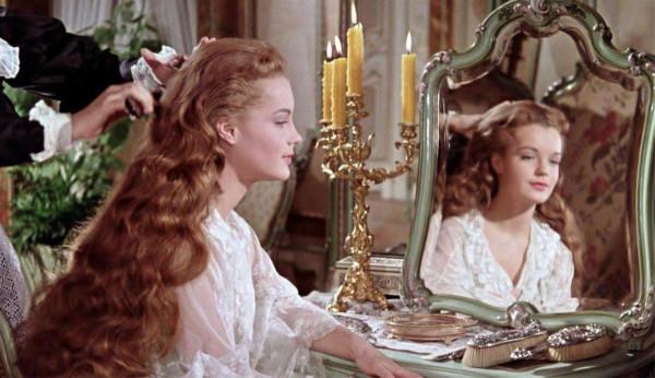 茜茜公主懷孕時腰圍超50cm就絕食，她小蠻腰有多細？老照片很迷人