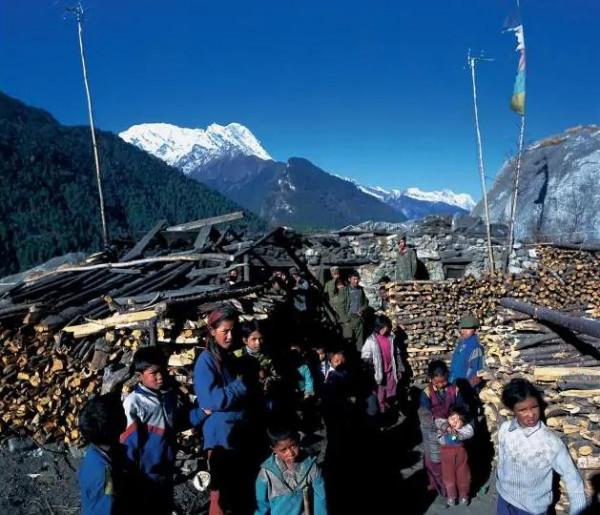 為了擁有中國國籍,達曼人苦等200多年,如今家家戶戶掛五星紅旗 為了擁有中國國籍,達曼人苦等200多年,如今家家戶戶掛五星紅旗