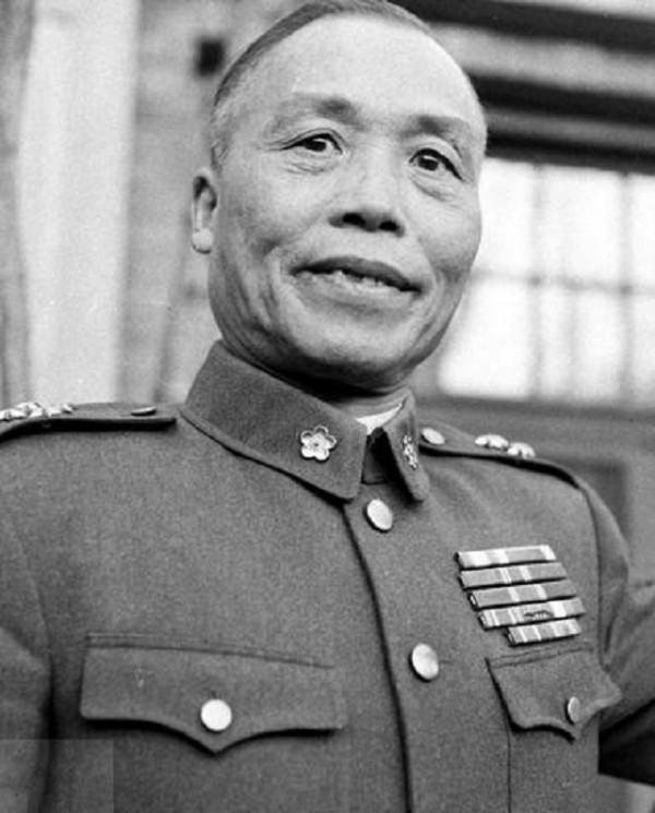 淮海戰役幕後，白崇禧手握20萬大軍拒絕增援，和李宗仁算計蔣介石