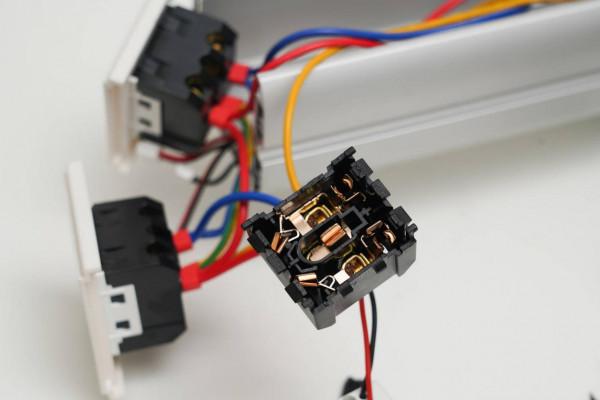 桌面島臺必裝的升降插座怎麼買？硬核拆解橫評公牛愛瑞堡等6款