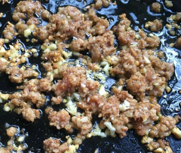 香辣家常豆腐:此菜一上桌,米飯不夠吃 香辣家常豆腐:此菜一上桌,米飯不夠吃