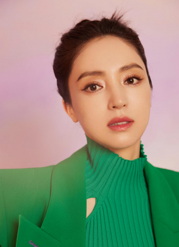 董璇很懂往“嫩”了打扮,穿“一身綠”清爽高階,41歲卻像30出頭 董璇很懂往“嫩”了打扮,穿“一身綠”清爽高階,41歲卻像30出頭