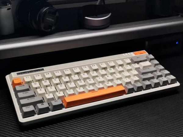 成年人的快樂屋，一桌一椅三兩平足以，新年煥新裝，簡約實用桌面