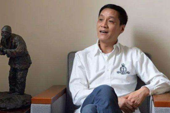 馮遠征跟大8歲妻子結婚後選擇丁克，現如今怎麼樣了？