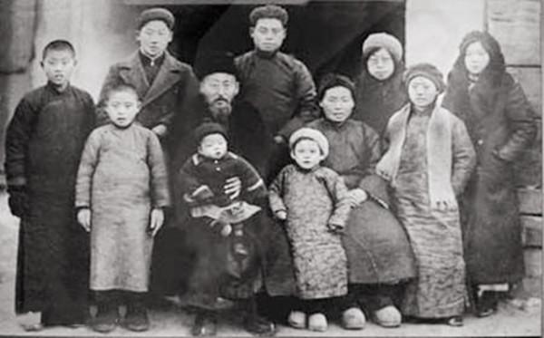 “民族英雄”高志航，30歲英勇犧牲，留下的校花妻子過得如何？