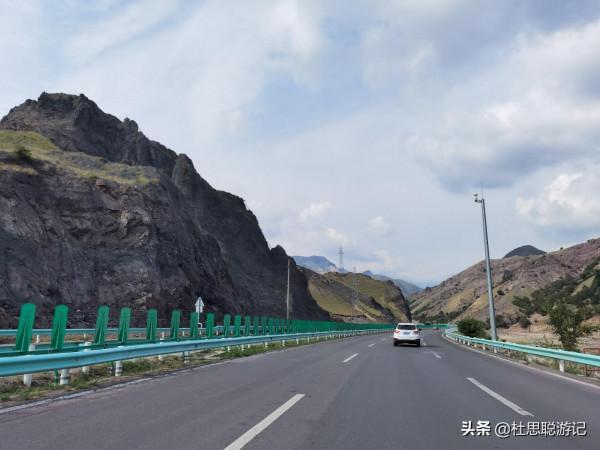 漢EV自駕新疆，路過果子溝大橋之後直達賽里木湖駐車