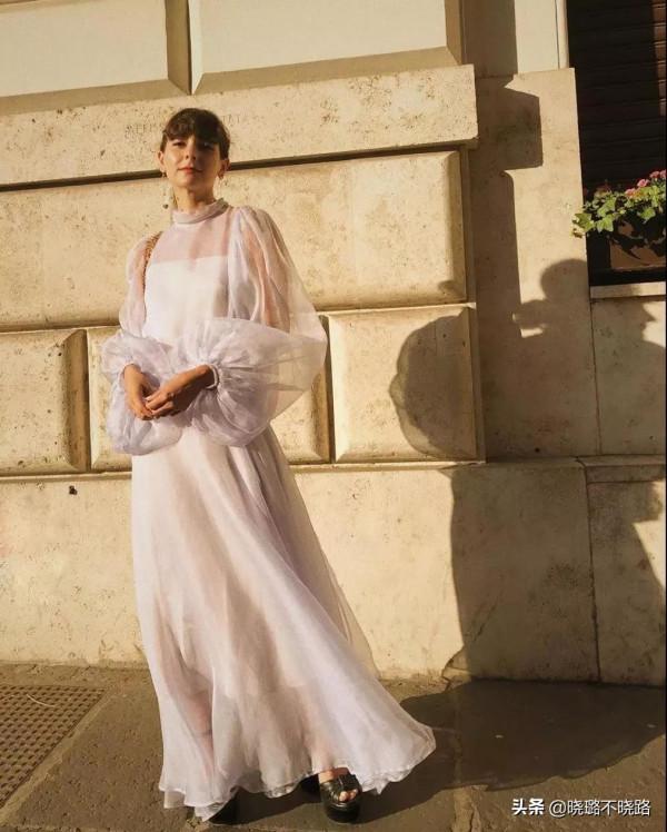 女人過了40歲，不管穿裙子還是褲子，少穿這5種顏色，顯黑還掉價