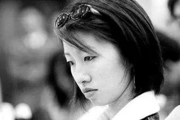 體操少女陸莉16歲奪冠，2年後因病退役，遠嫁美國20多年不改國籍