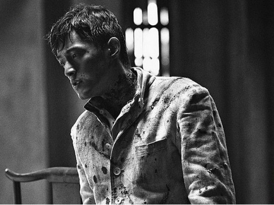 女烈士章輔，犧牲前被敵人撕開上衣後，在她左胸上發現一顆紅五星