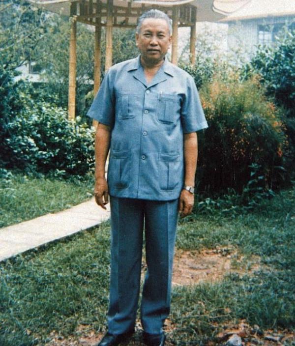 波爾布特不應該殺掉納拉迪波王子,讓王子當自己的秘書才是最合適 波爾布特不應該殺掉納拉迪波王子,讓王子當自己的秘書才是最合適