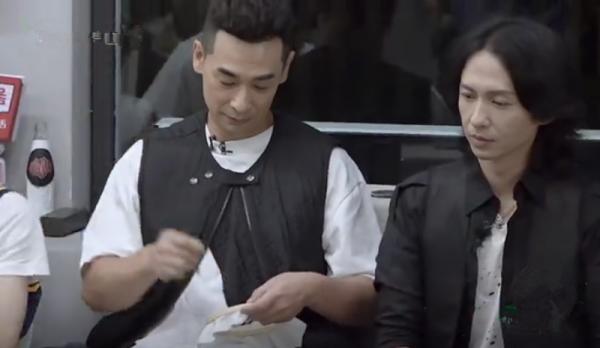 比舞臺更上頭,哥哥們的宿舍生活太有看頭 比舞臺更上頭,哥哥們的宿舍生活太有看頭