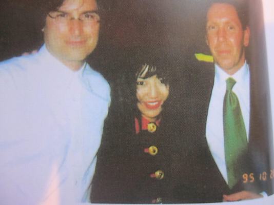 “人間異類”楊二車娜姆:女兒國走婚族,結交喬布斯,向總統求婚 “人間異類”楊二車娜姆:女兒國走婚族,結交喬布斯,向總統求婚