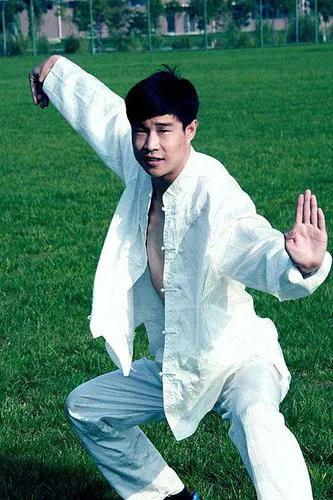 涼透了的小瀋陽，再也回不去從前了，夜深人靜時他可曾後悔過？