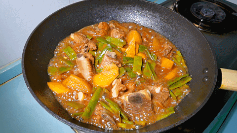 豆角土豆燉排骨，地道家常做法，排骨軟爛入味，蔬菜營養好吃