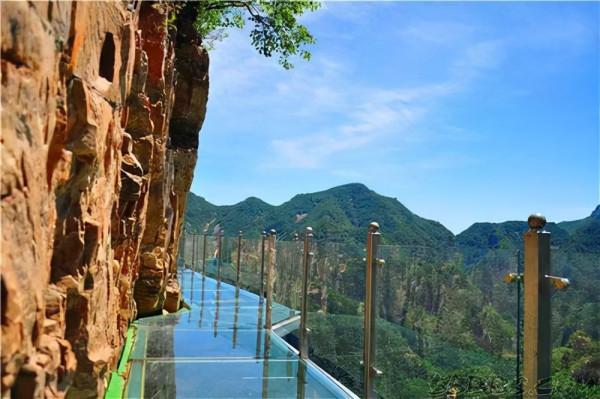 河南一景區極為冷門，名字充滿少數民族風格，山勢雄偉壯觀遊客少