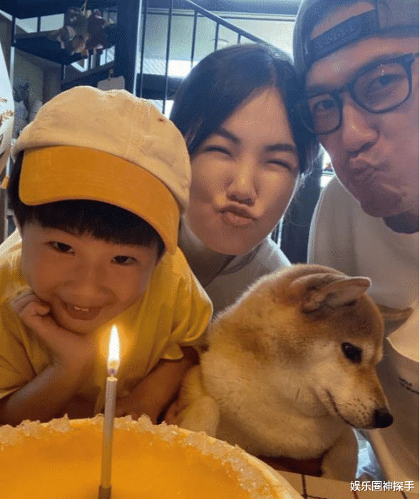 S.H.E裡Ella的兒子長大了,如今4歲越變越帥氣,三人一狗很溫馨 S.H.E裡Ella的兒子長大了,如今4歲越變越帥氣,三人一狗很溫馨