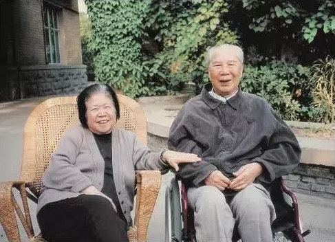 92年聶榮臻逝世後,楊成武淚流滿面:你們怎不通知讓我見他一面 92年聶榮臻逝世後,楊成武淚流滿面:你們怎不通知讓我見他一面