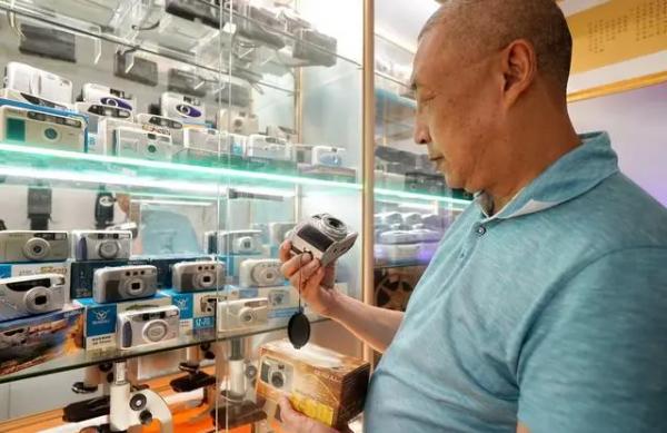 瀋陽:文玩地攤錯過老相機和照片,過後派人去找,還能失而復得嗎 瀋陽:文玩地攤錯過老相機和照片,過後派人去找,還能失而復得嗎