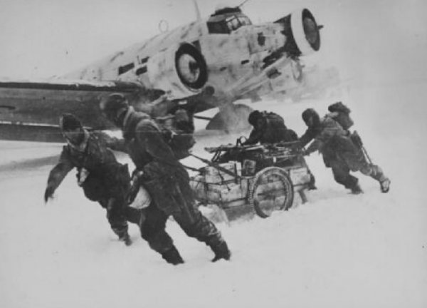 德軍困守德米揚斯克,希特勒調空軍運輸,勉強吊住德軍的小命 德軍困守德米揚斯克,希特勒調空軍運輸,勉強吊住德軍的小命