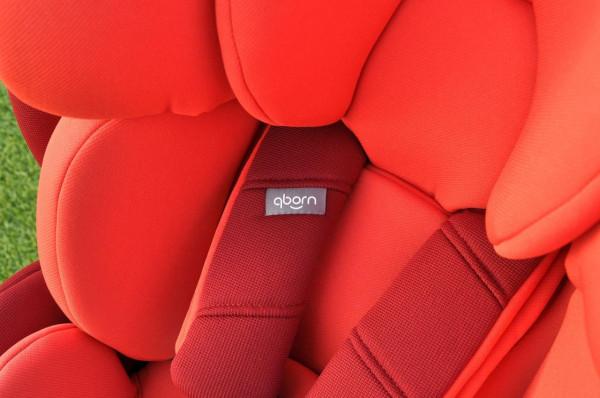 「開箱+全方位測評」上車實測 qborn 0-12歲兒童安全座椅 「開箱+全方位測評」上車實測 qborn 0-12歲兒童安全座椅