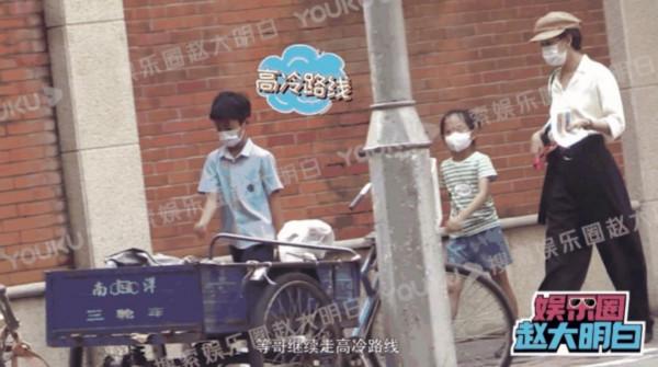 迴歸家庭？孫儷兩度現身接娃，裝扮低調時尚，女兒五官膚色隨鄧超