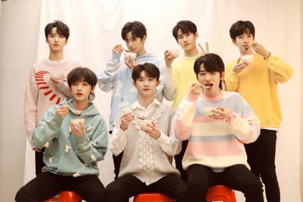 時代少年團為王俊凱慶生,一代和二代的關係太和諧,李飛有福了 時代少年團為王俊凱慶生,一代和二代的關係太和諧,李飛有福了