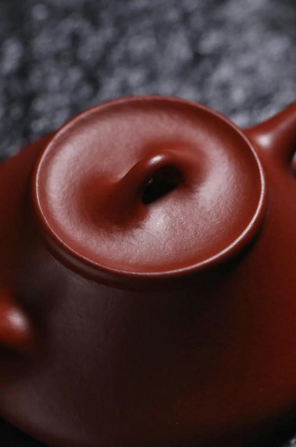 「朱良瓢」 佘具芳“壺中百變，首推石瓢”朱泥