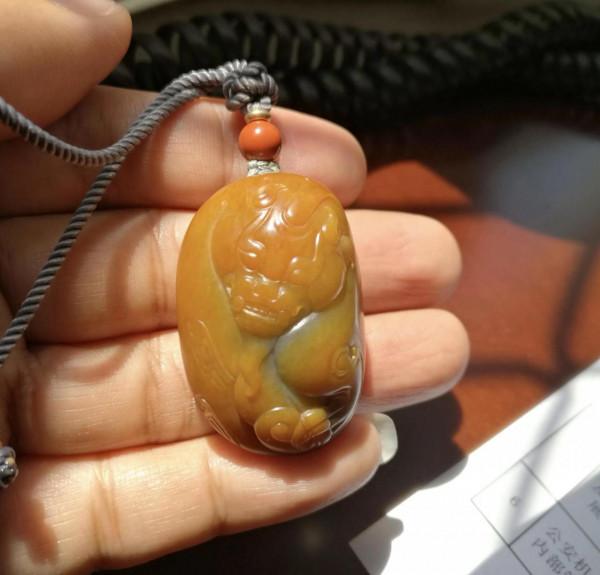 一塊黃玉的故事 一塊黃玉的故事