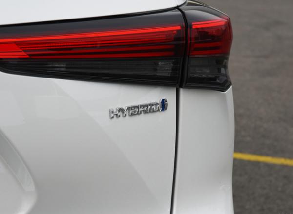 豐田皇冠陸放已上市，車重超2噸，續航1000KM，還能吃92“粗糧”