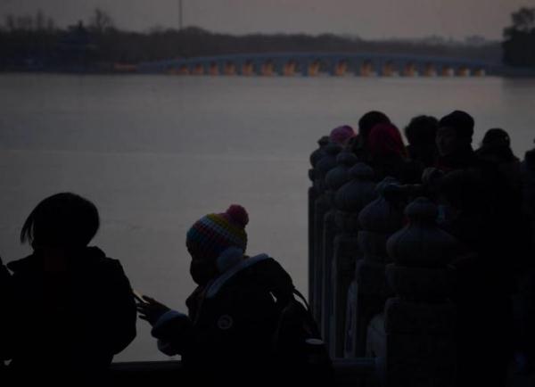 冬至：頤和園十七孔橋呈現“金光穿洞”美景