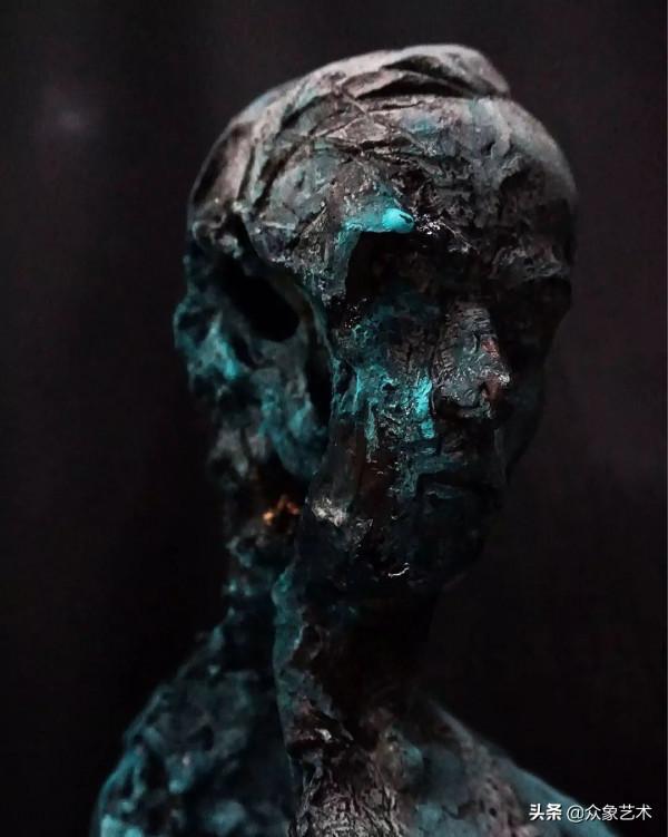 Ange Schmiert | 深邃而又魔幻