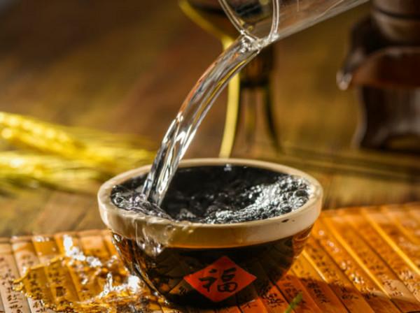 每晚喝二兩白酒的人,時間久了會怎樣?不清楚的瞭解下 每晚喝二兩白酒的人,時間久了會怎樣?不清楚的瞭解下