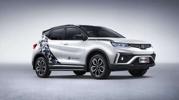 東南想靠DX9翻身，扒開一看：一臺寶馬王子發動機