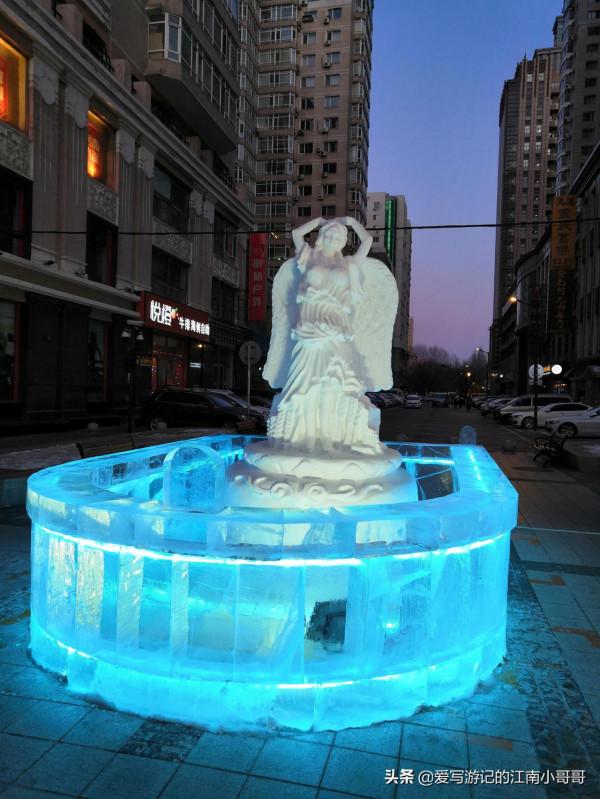 到達中央大街時氣溫很低，於是吃一根老牌的馬迭爾冰棒溫暖自己