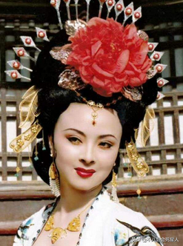 鞋拔子臉、厚嘴唇、顴骨凸出，這5位女港星演的大美人，我不理解