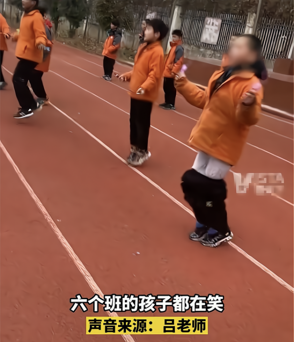 小學生跳繩比賽火了,褲子掉了也沒停,網友:大丈夫能屈能伸 小學生跳繩比賽火了,褲子掉了也沒停,網友:大丈夫能屈能伸