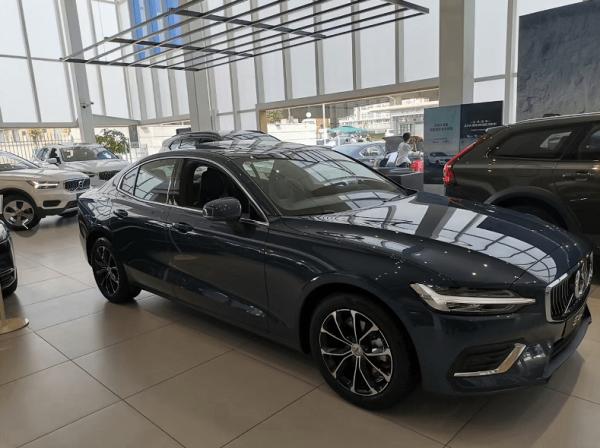 缺芯風波下，豪華品牌4S店提車需要等嗎？