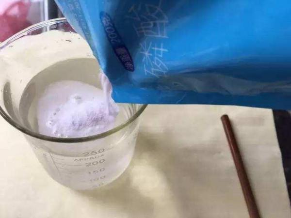 什麼羊糞、蚯蚓糞都不如一勺粉末，花盆裡撒一點，促花效果看得見