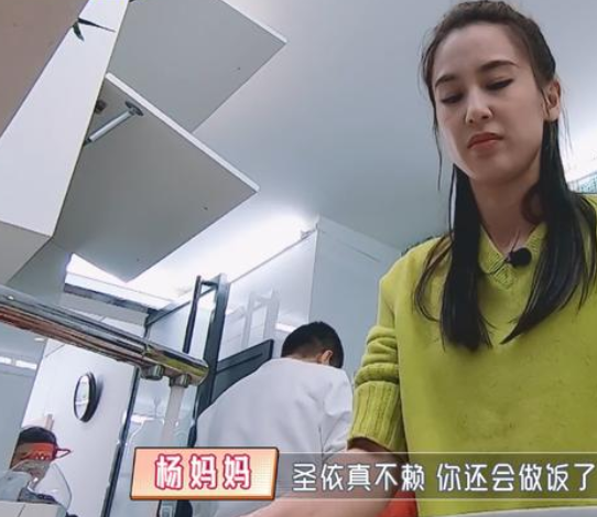 黃聖依：24歲嫁入豪門，被婆婆寵成公主，與繼女情同手足