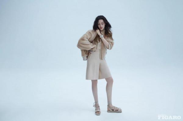 迪麗熱巴封面大片,清冷優雅,時尚俏麗 迪麗熱巴封面大片,清冷優雅,時尚俏麗